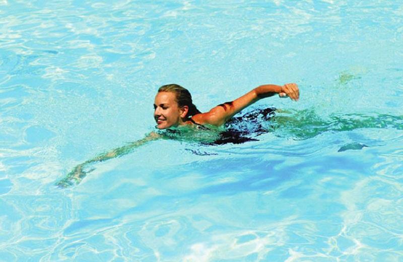 Bơi lội là môn thể thao được nhiều người yêu thích đặc biệt là vào mùa hè. 