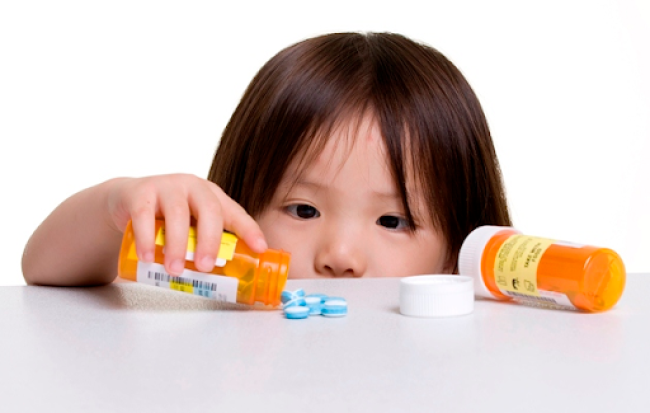 Cha mẹ nên cân nhắc và hạn chế cho trẻ 5 tuổi sử dụng quá nhiều thuốc kháng sinh, có thể khiến trẻ bị tác dụng phụ, gây nên táo bón.