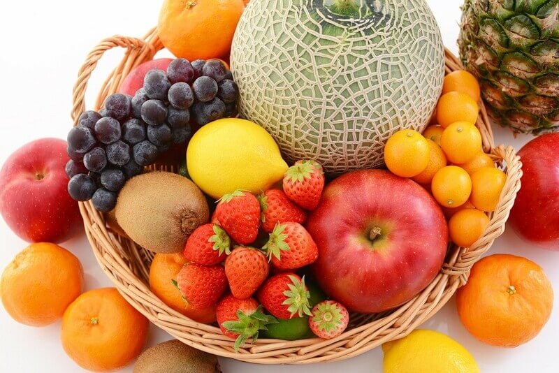 Những loại trái cây có thể cho bé ăn thường xuyên nhằm giúp bổ sung chất xơ, khoáng chất giúp bé hạn chế chứng táo bón 